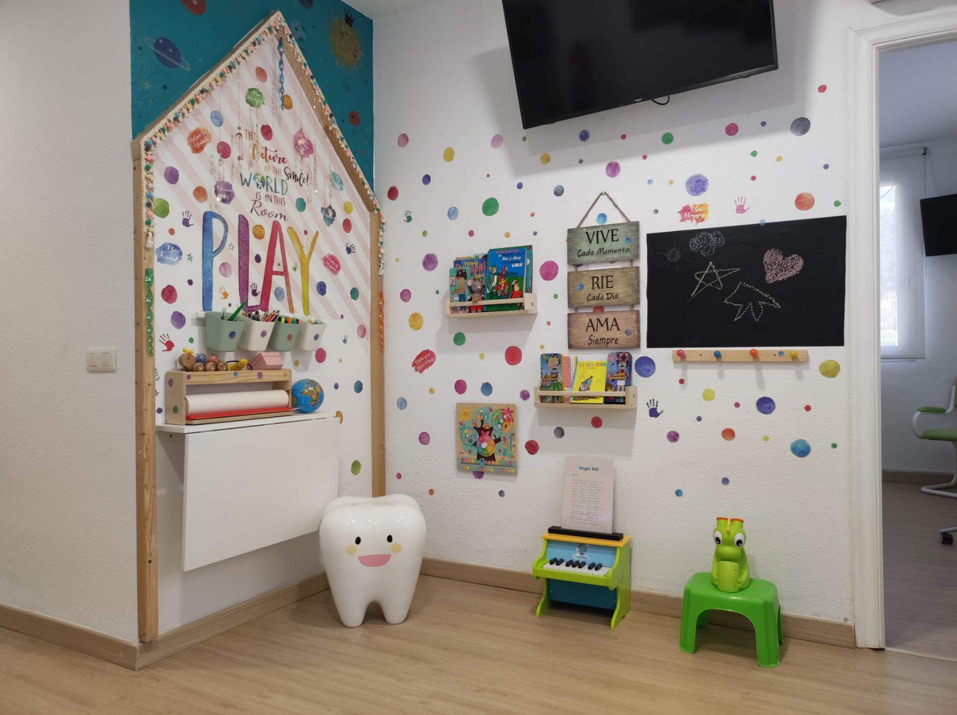 Sala de espera con decoración moderna