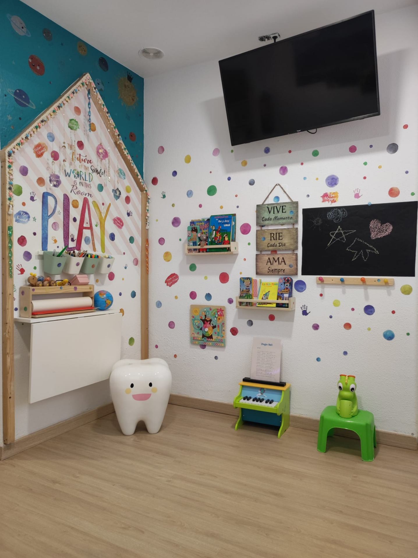 Zona infantil con juegos
